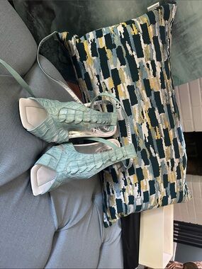 Mauri Mint Green Textured Peep-Toe Sandals